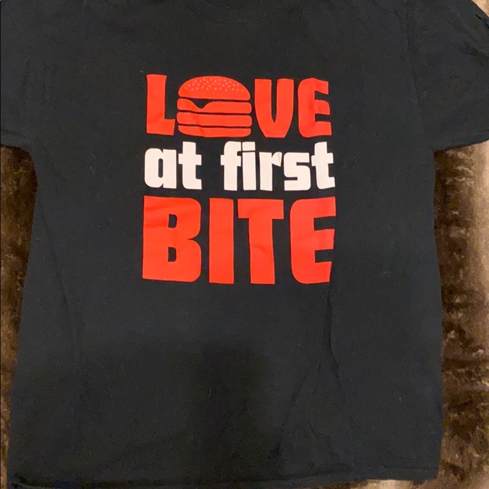Red Robin t-shirt